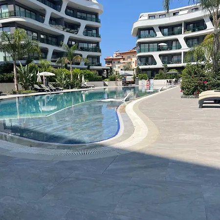Beautiful With Privat Garden Apartamento Alanya