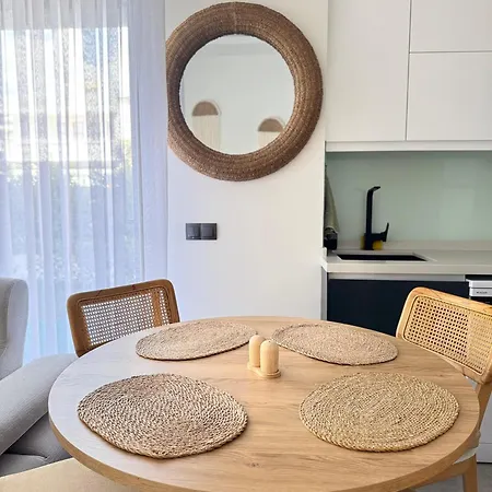 Beautiful With Privat Garden Apartament